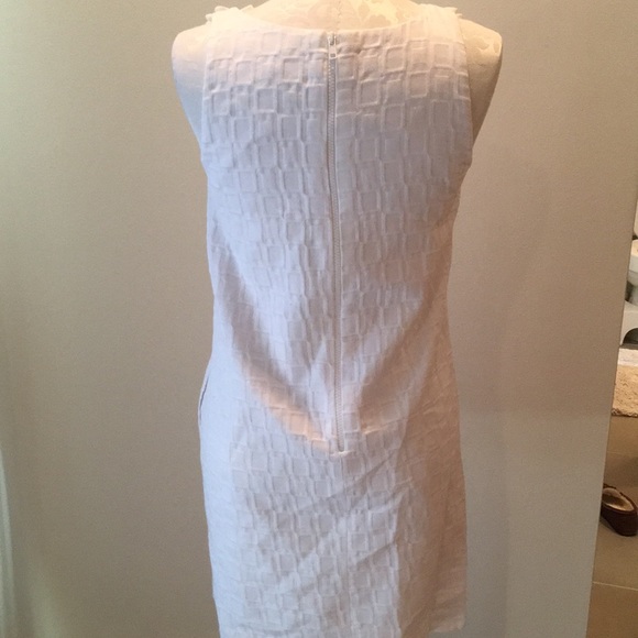 New Without Tags. White shift dress. Flower detail - Picture 3 of 4